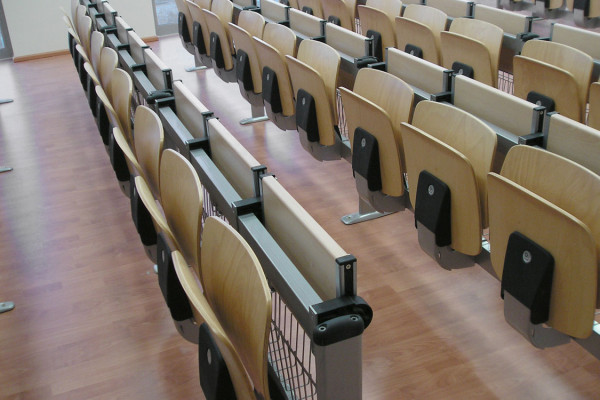 <span class="notranslate">UNIVERSITA’ PITESTI-ROMANIA</span>